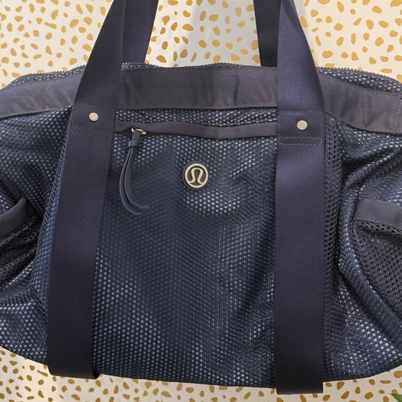lululemon athletica Handbags - Lululemon Run On Navy Tote Bag EUC